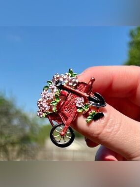 Red Flower Cart Brooch Enamel Gardencore Grannycore Cottagecore EUC
